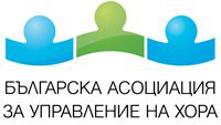 Екип професионалисти, използващи платформата